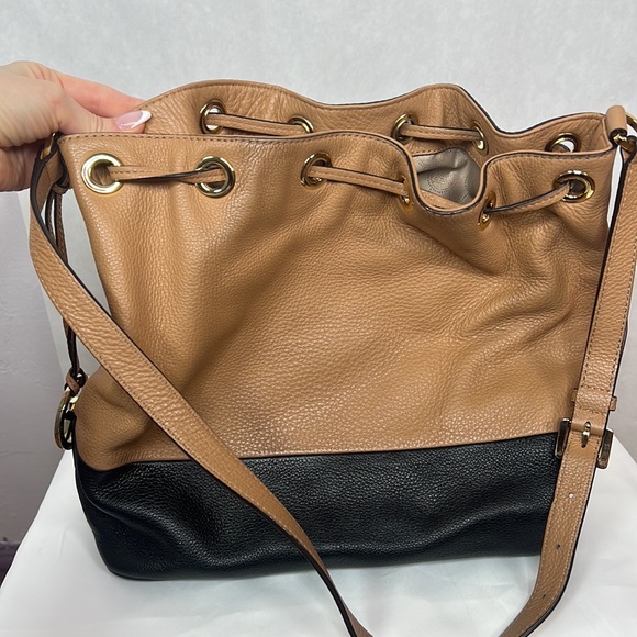 Michael Kors Jules Large Shoulder Bucket Bag - Picture 15 of 16